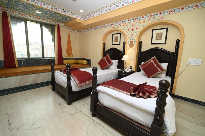 Room 9 of 39