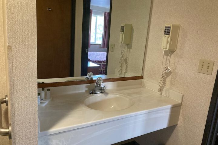 Room 16 of 25