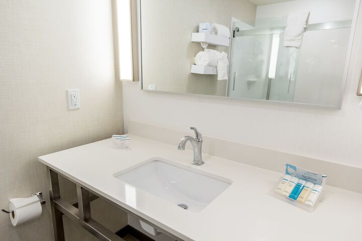 Bathroom sink
