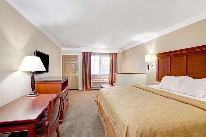 1 King Bed (6 of 24)