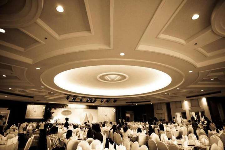 Ballroom/Hall 41 of 44