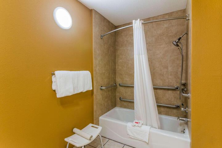 1 King Bed Accessible (4 of 8)