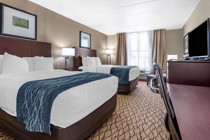 2 Double Beds (6 of 9)