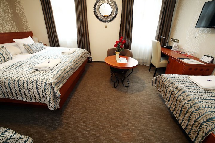Room 13 of 42