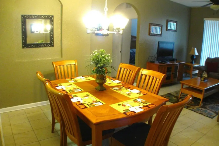 Dining 18 of 41