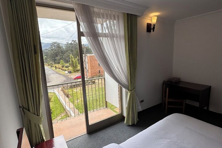 Room 11 of 30