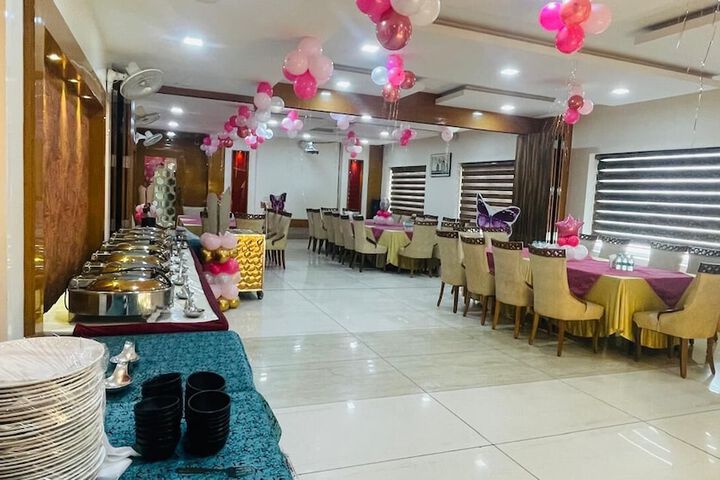 Ballroom/Hall 70 of 77