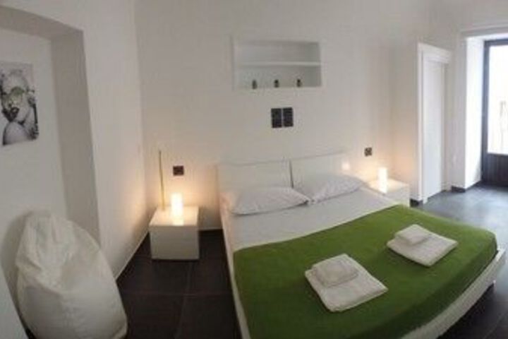 Room 6 of 9