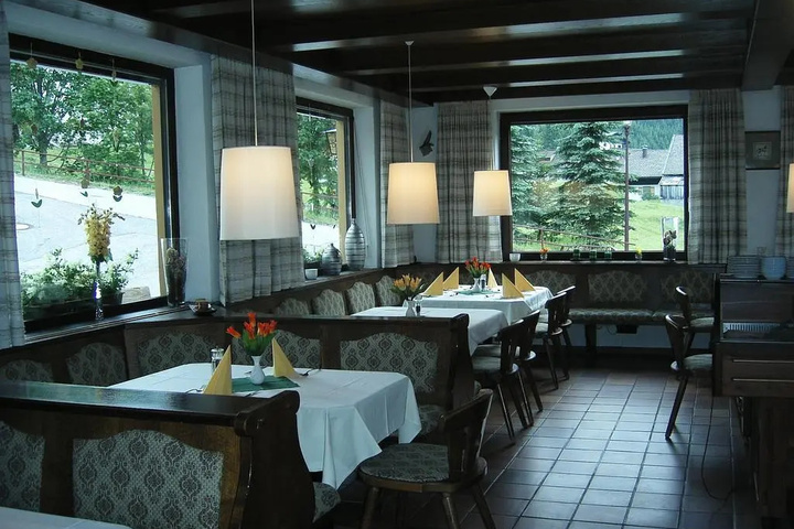 Dining 10 of 13