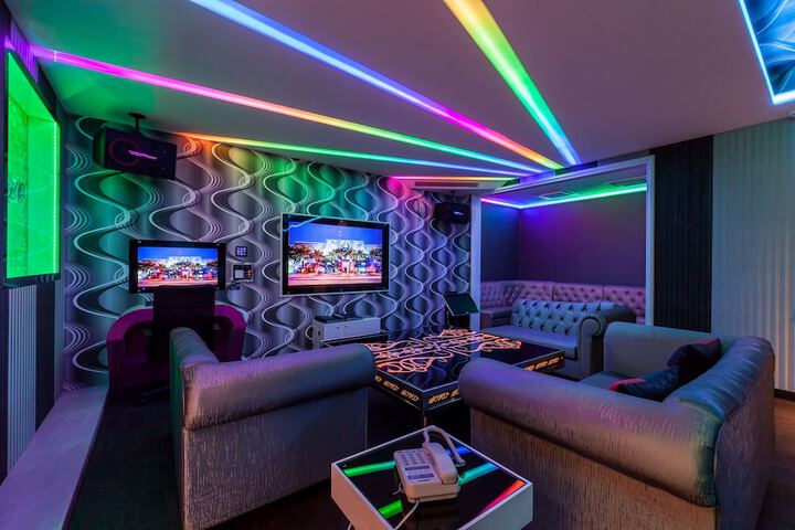 Room 41 of 216