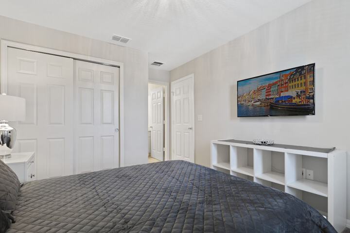 Room 6 of 27