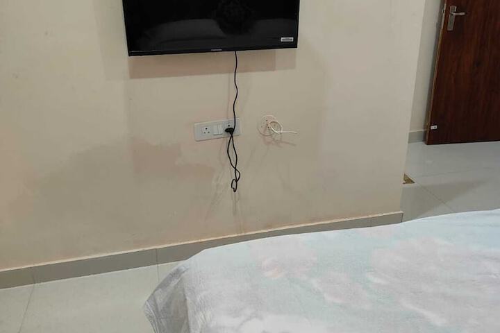 Room 2 of 16