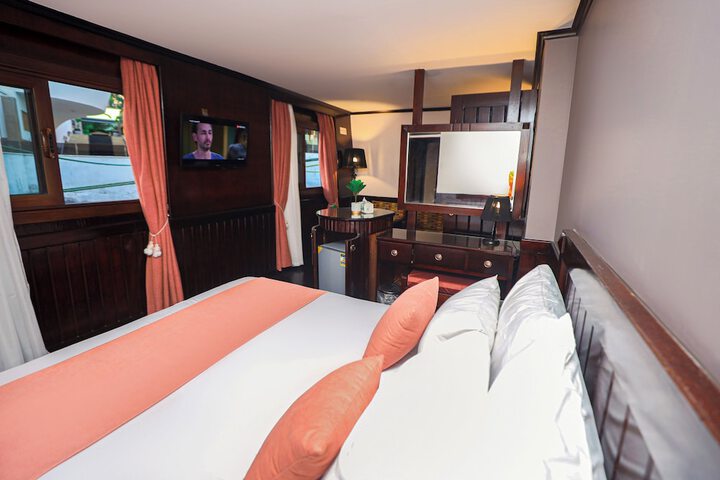 Room 15 of 32