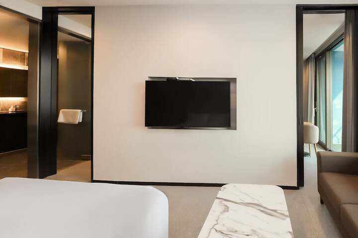 Room 19 of 48