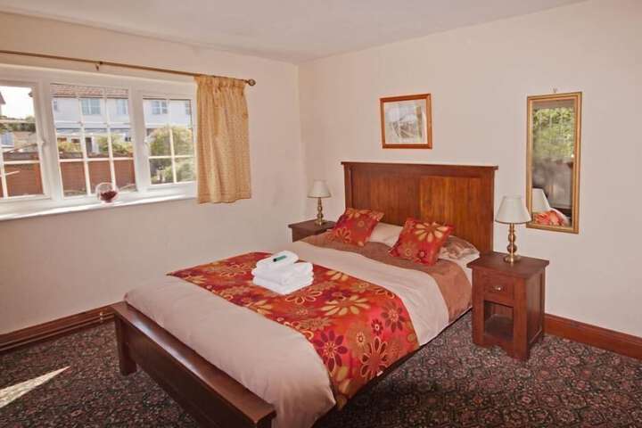 Room 7 of 12
