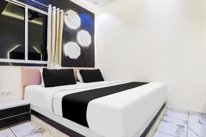 Hotel O SR & Guest House 2
