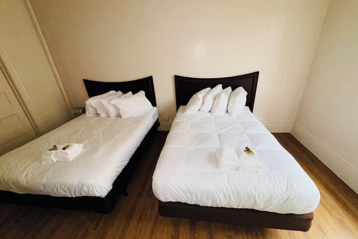 Room 14 of 22