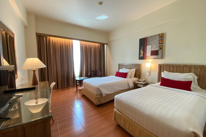 Room 15 of 48