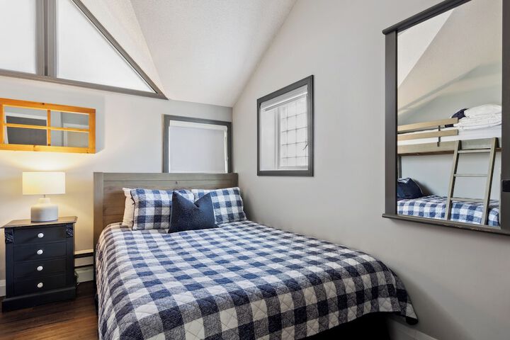 Room 65 of 402