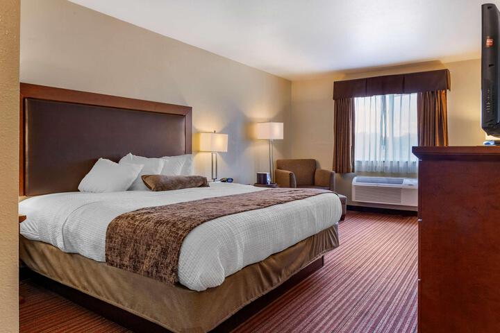 1 King Bed Refrigerator, Microwave Full Breakfast (18 of 18)