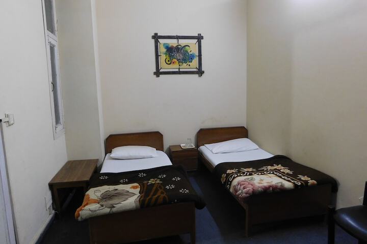 Room 4 of 9