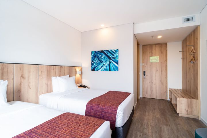 Room 6 of 31