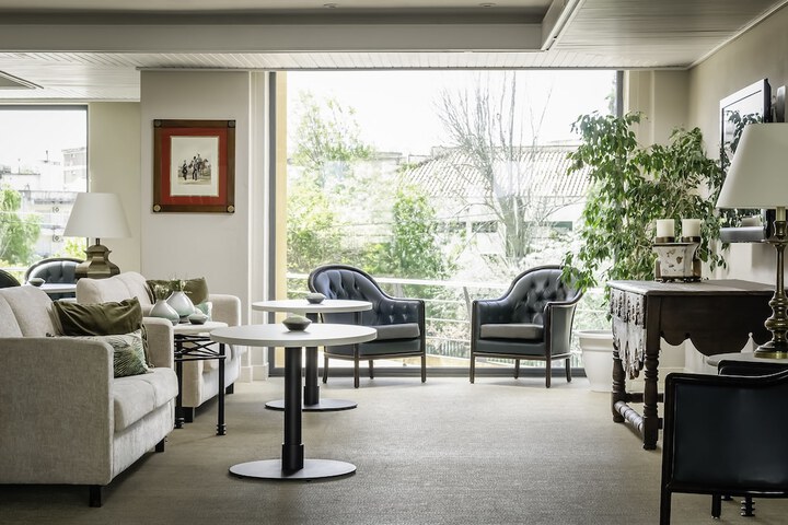 Lounge 45 of 77