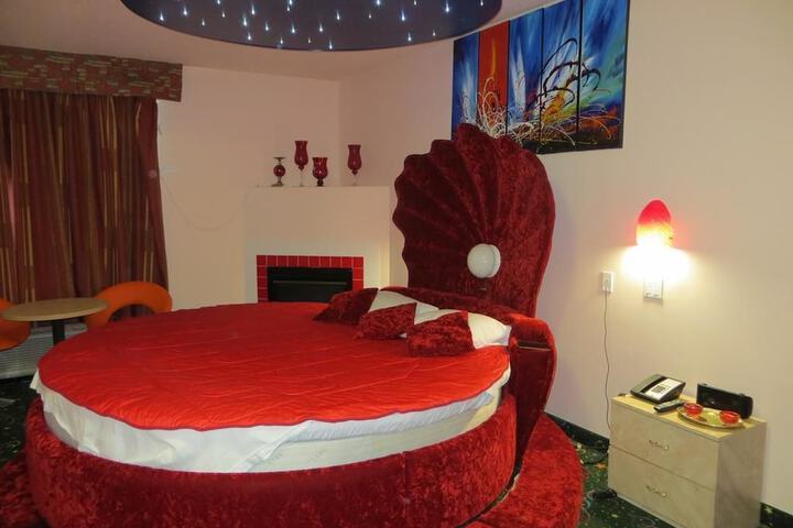 Room 9 of 48