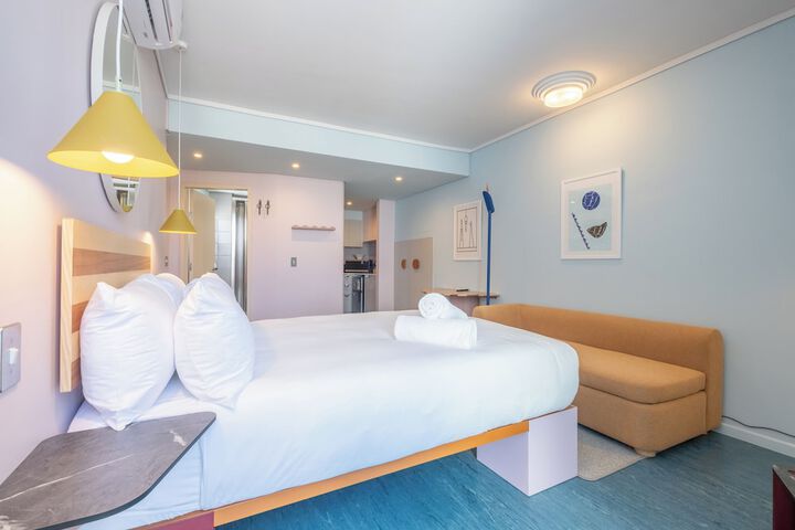 Room 25 of 104