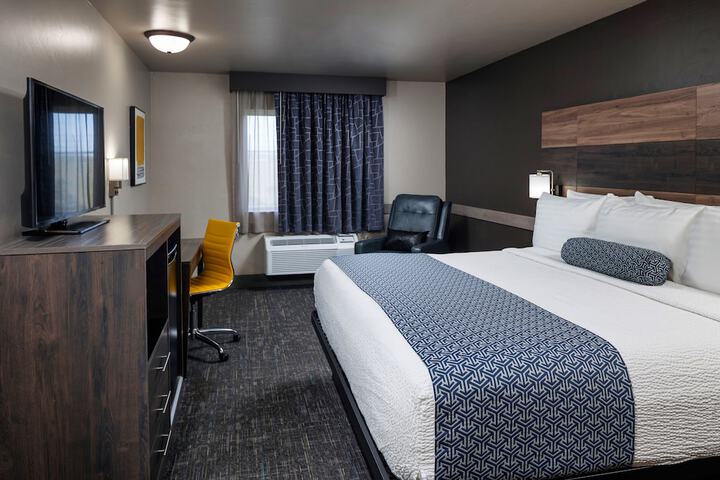 Deluxe King Bed (2 of 6)