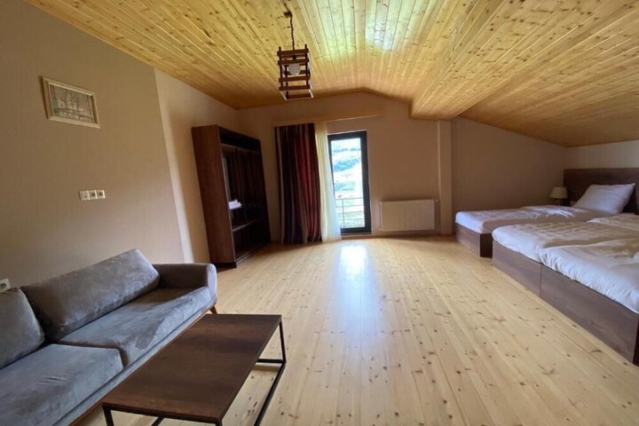 Room 4 of 59