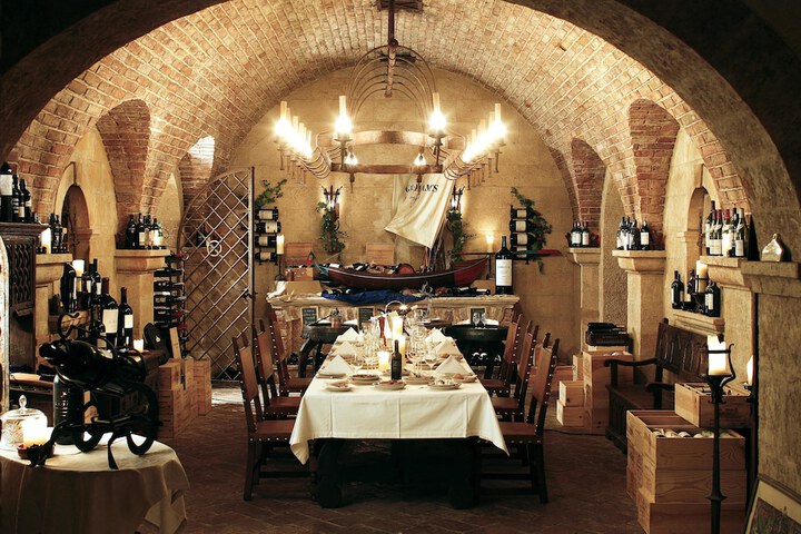 Dining 182 of 244