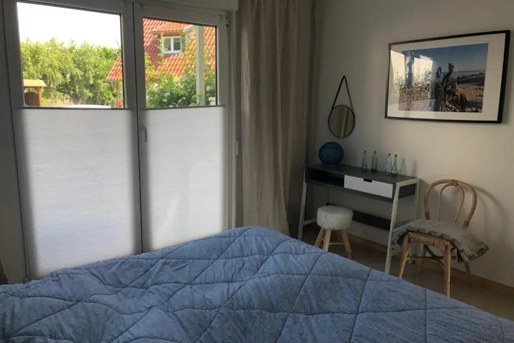 Room 6 of 10