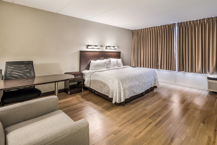 Premium King Bed (13 of 25)