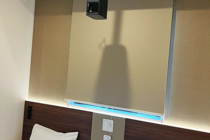 Room 13 of 16