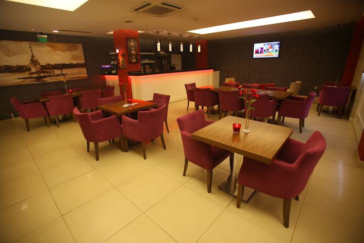 Dining 43 of 47