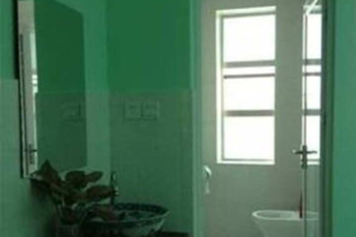 Room 3 of 18