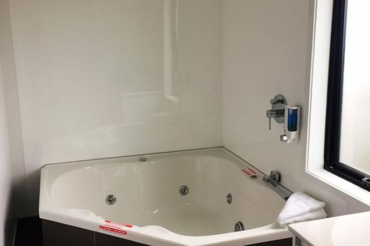 Hot Tub 33 of 39