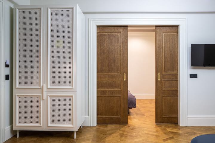 Room 53 of 90