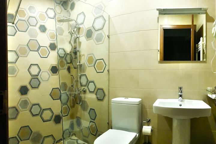 Room 13 of 21