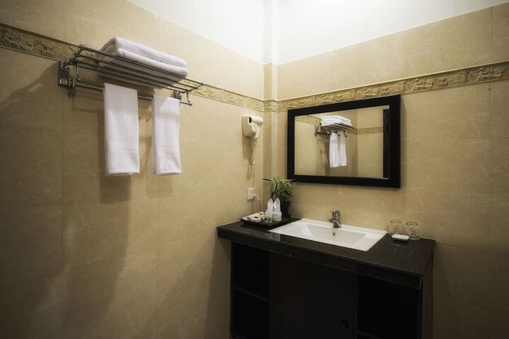 Room 8 of 18