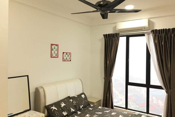 Room 9 of 106