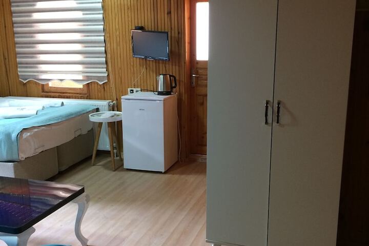 Room 4 of 61