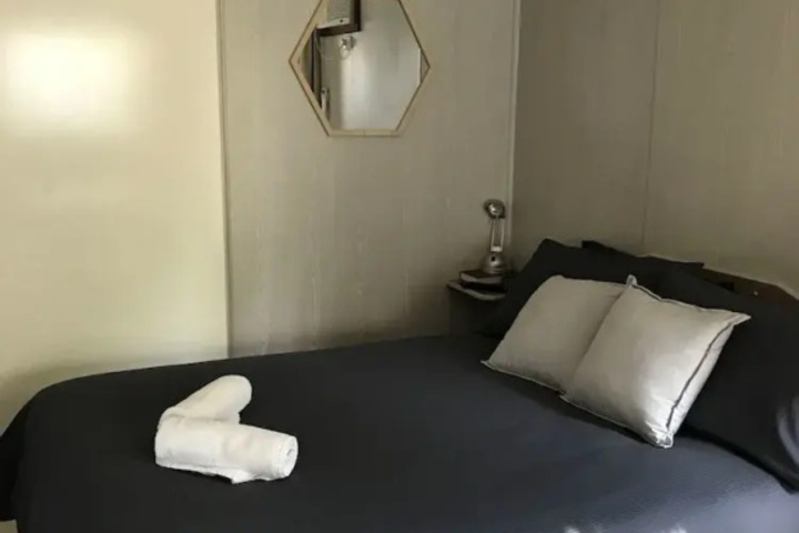 Room 4 of 18
