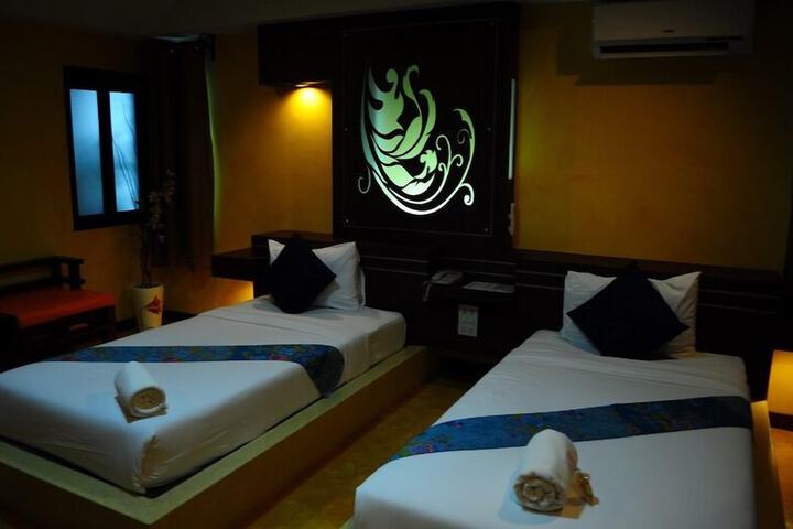 Room 17 of 38