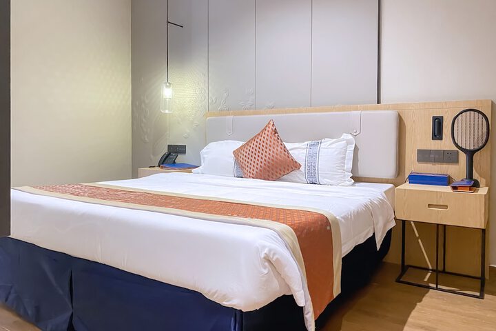 Room 12 of 62