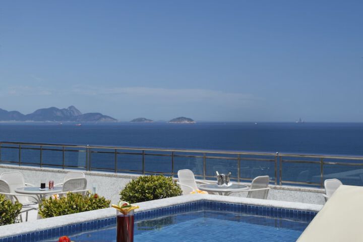 Hotel Pool