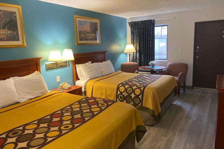 1 Queen Bed (11 of 22)