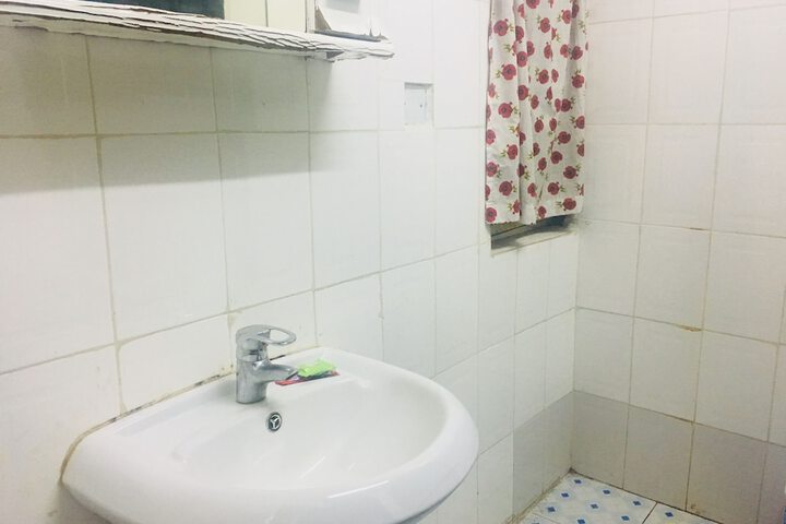 Room 13 of 30