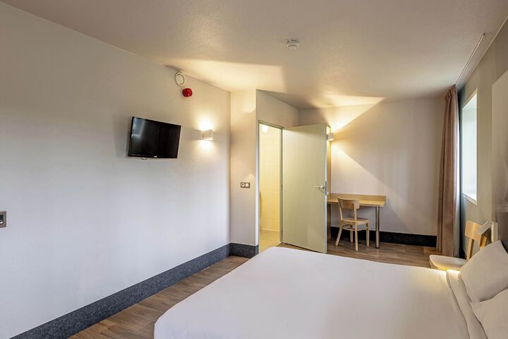 Room 12 of 73
